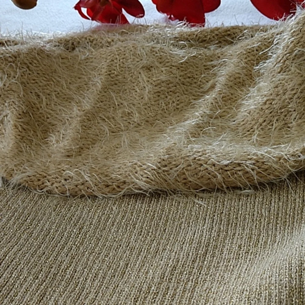 NEW Event Sweater Top Off Shoulder Frayed Furry collar Pullover NY Collection S - Picture 6 of 9